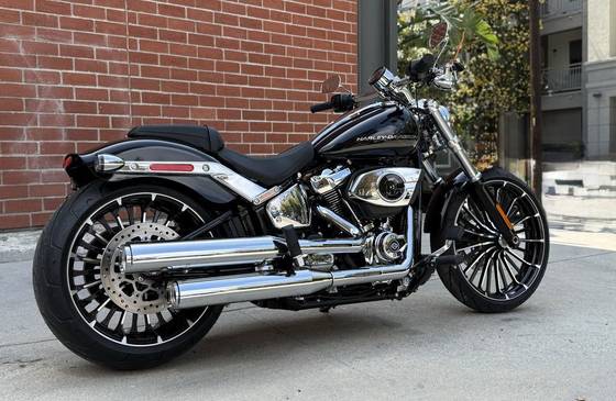 HARLEY-DAVIDSON SOFTAIL BREAKOUT 